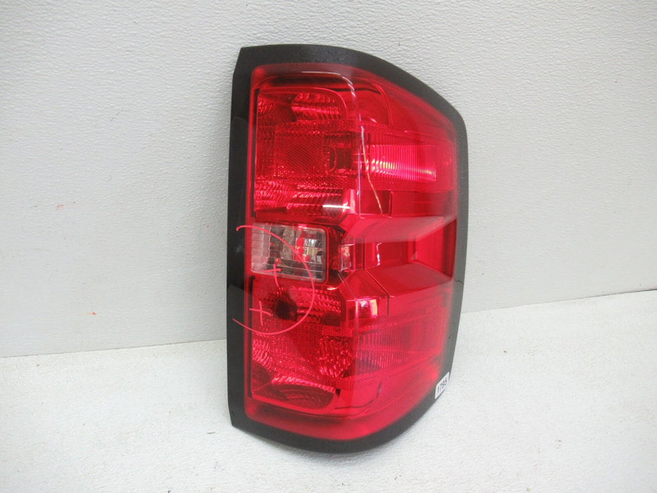 2014 - 2015 CHEVROLET SILVERADO REAR RIGHT PASSENGER TAIL LIGHT STOP LAMP OEM