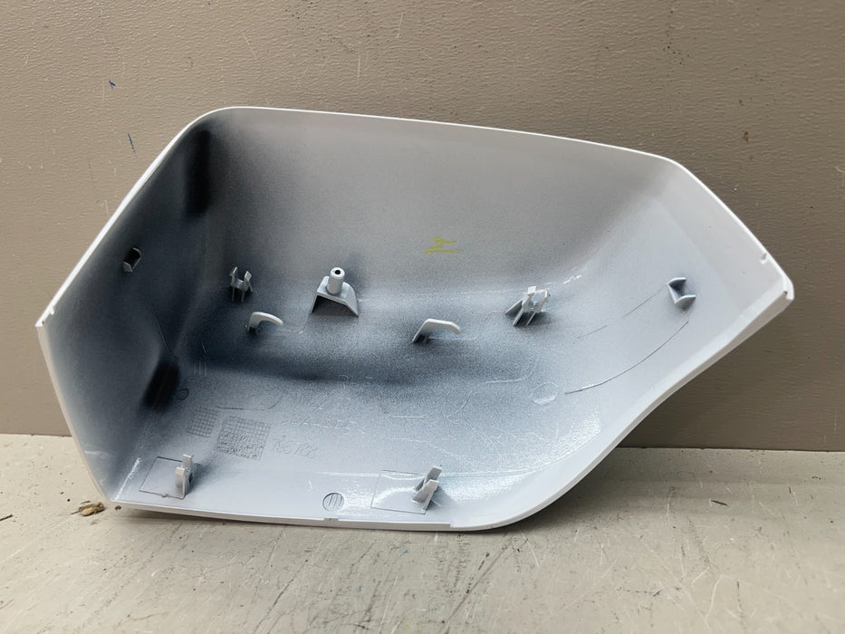 2021-2026 CHEVROLET TAHOE SUBURBAN RH PASSENGER MIRROR CAP WHITE OEM 84703355
