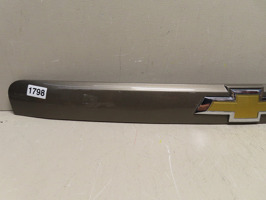 2013-2018 CHEVROLET TRAX TRUNK REAR MOLDING PANEL OEM W/O CAMERA P#95276190