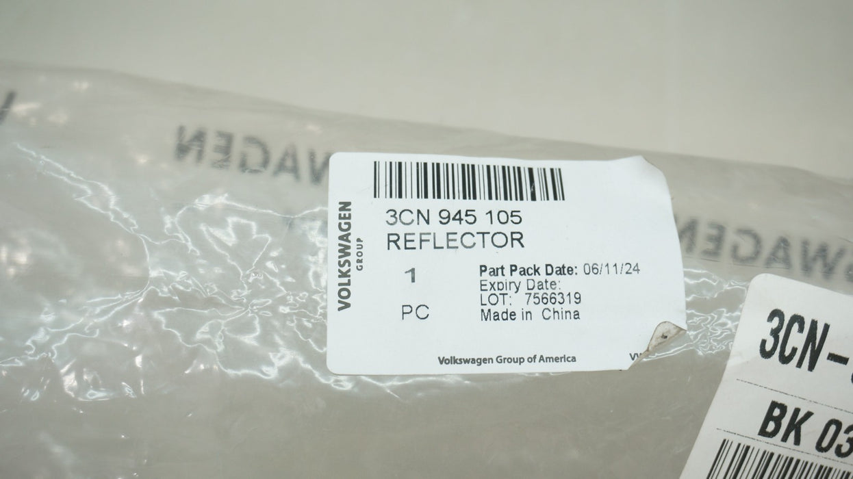 2021-2025 VOLKSWAGEN ATLAS REAR LEFT OUTER BUMPER REFLECTOR LIGHT OEM 3CN945105