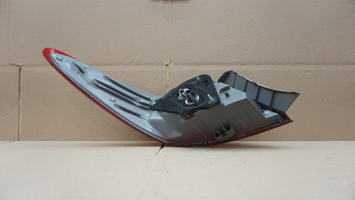 2015-2017 TOYOTA CAMRY REAR RIGHT PASSENGERS TAIL LIGHT OEM 15 16 17