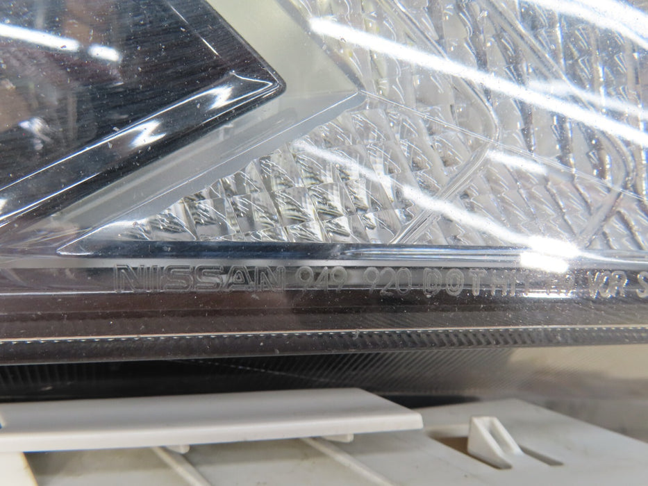 2017-2019 NISSAN PATHFINDER FRONT RIGHT PASSENGER HEADLIGHT LAMP HALOGEN OEM
