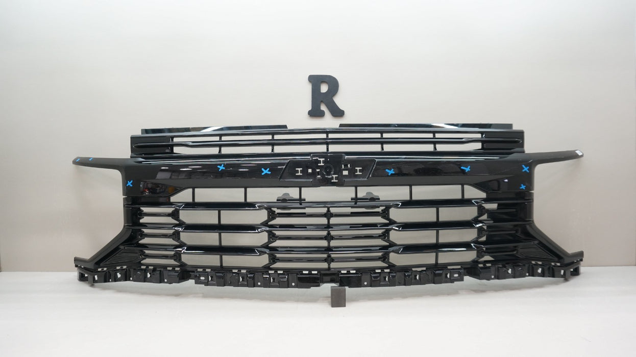 2025-2026 CHEVROLET TAHOE / SUBURBAN FRONT RADIATOR GRILLE OEM 85775009