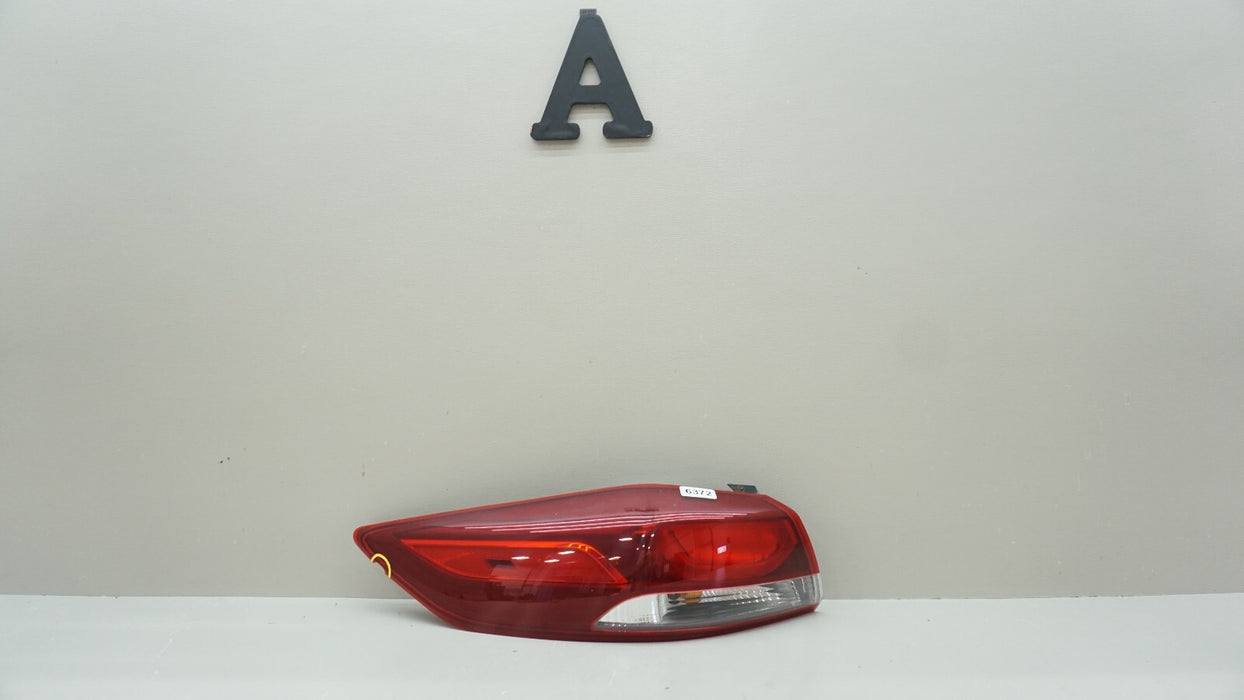 2017-2018 HYUNDAI ELANTRA SEDAN REAR LH LEFT DRIVER SIDE OUTER TAIL LIGHT OEM