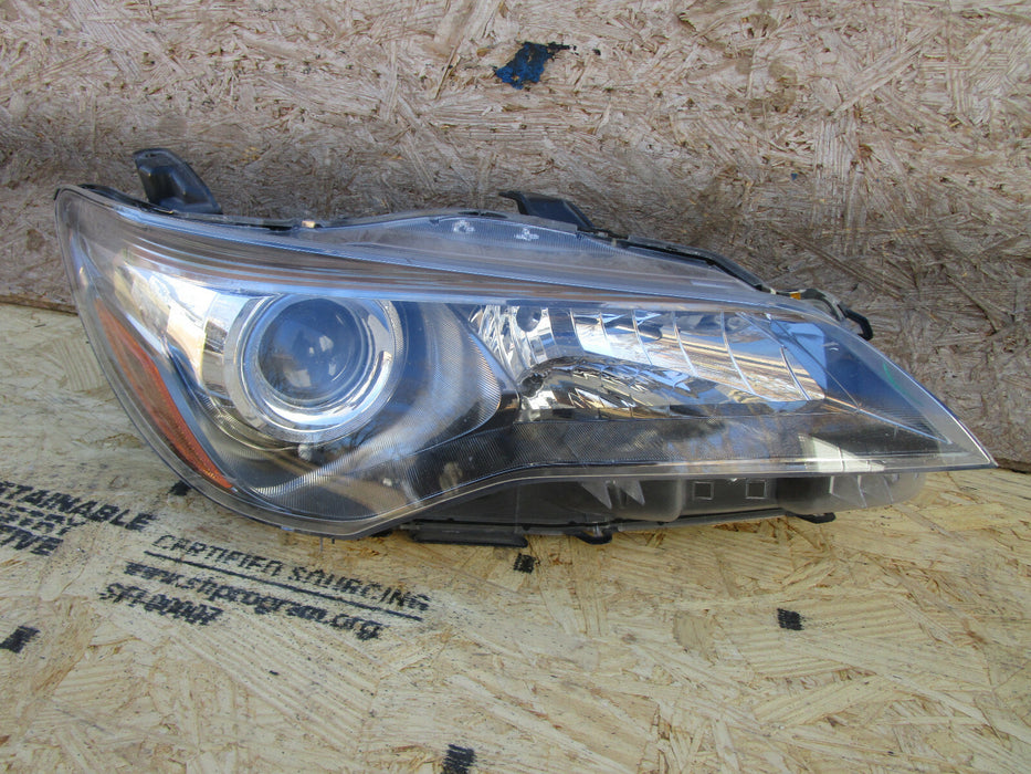2015-2017 TOYOTA CAMRY RIGHT FRONT HALOGEN HEADLIGHT OEM