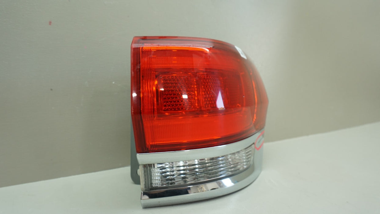 2014-2018 JEEP GRAND CHEROKEE REAR RIGHT SIDE OUTER TAIL LIGHT OEM 68110016AD