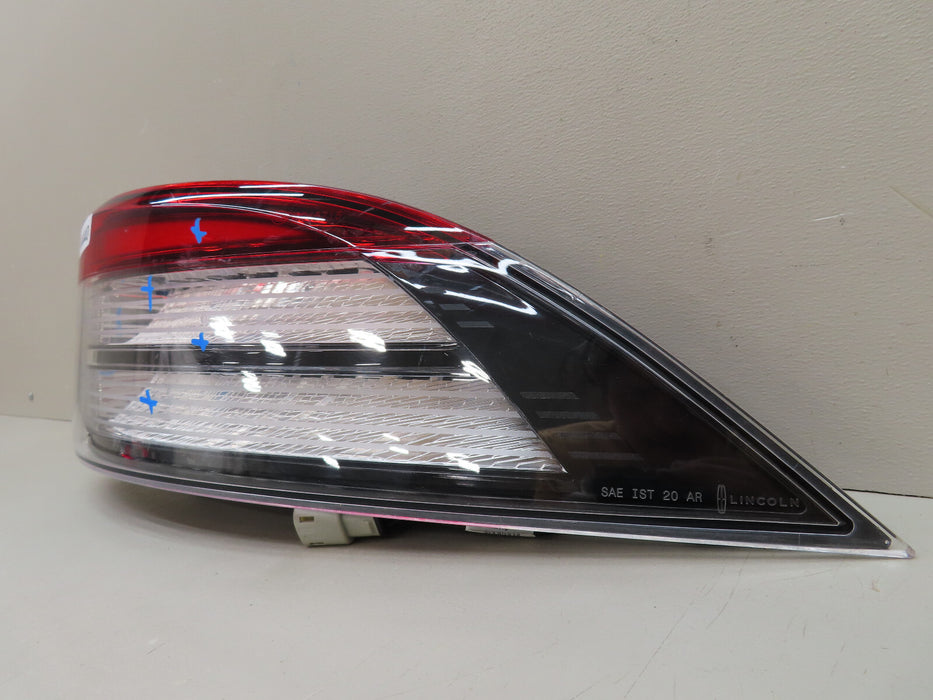 2020-2024 LINCOLN AVIATOR REAR RIGHT PASSENGER TAIL LIGHT OUTER OEM