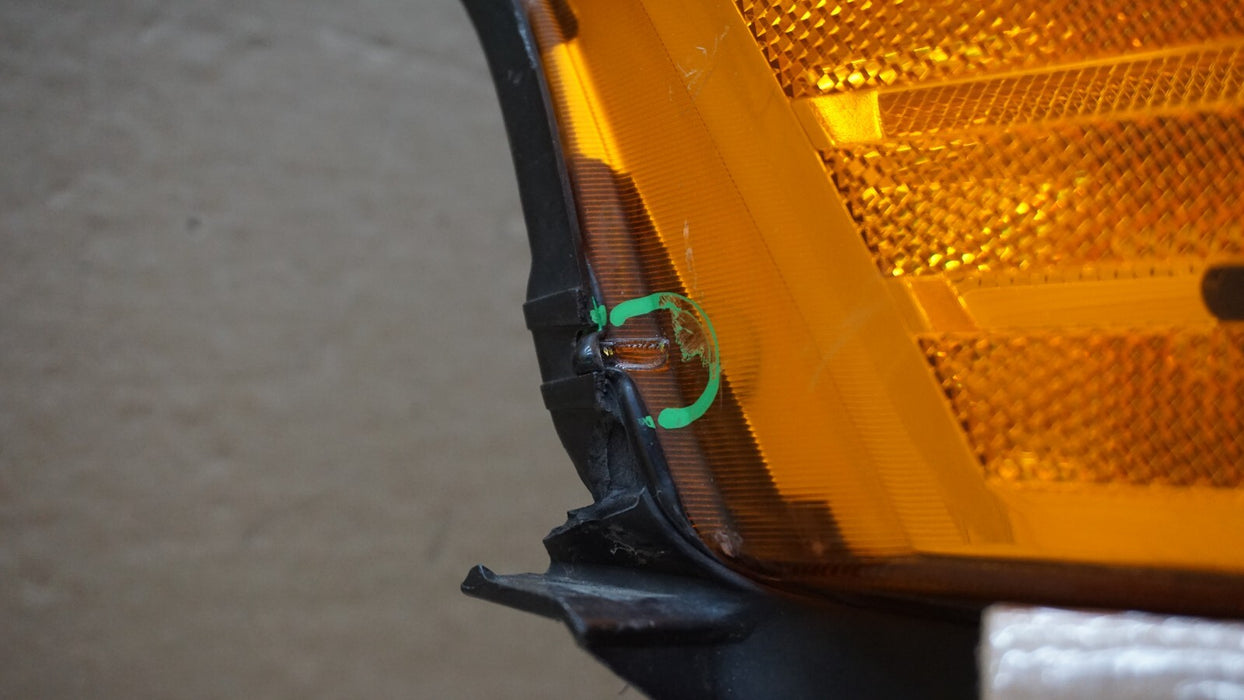 2006-2010 JEEP COMMANDER RH RIGHT PASSENGER SIDE HEADLIGHT OEM