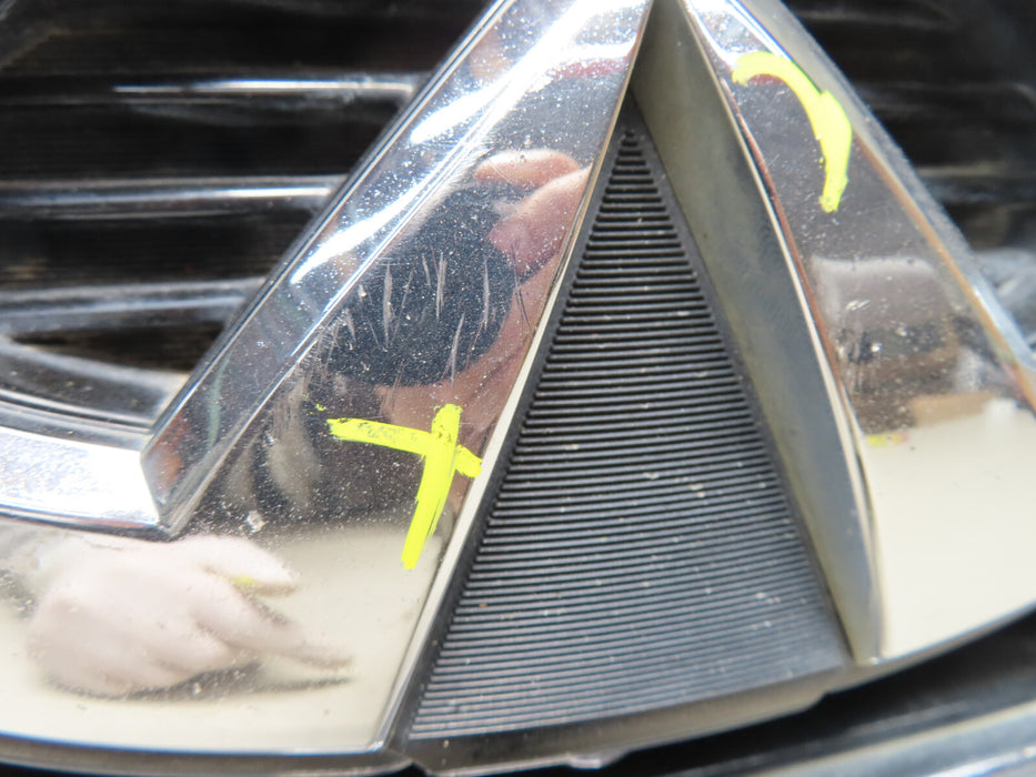 2013-2015 INFINITI JX35 QX60 FRONT BUMPER GRILLE GRILL W/CAMERA OEM 62310-3JA0B