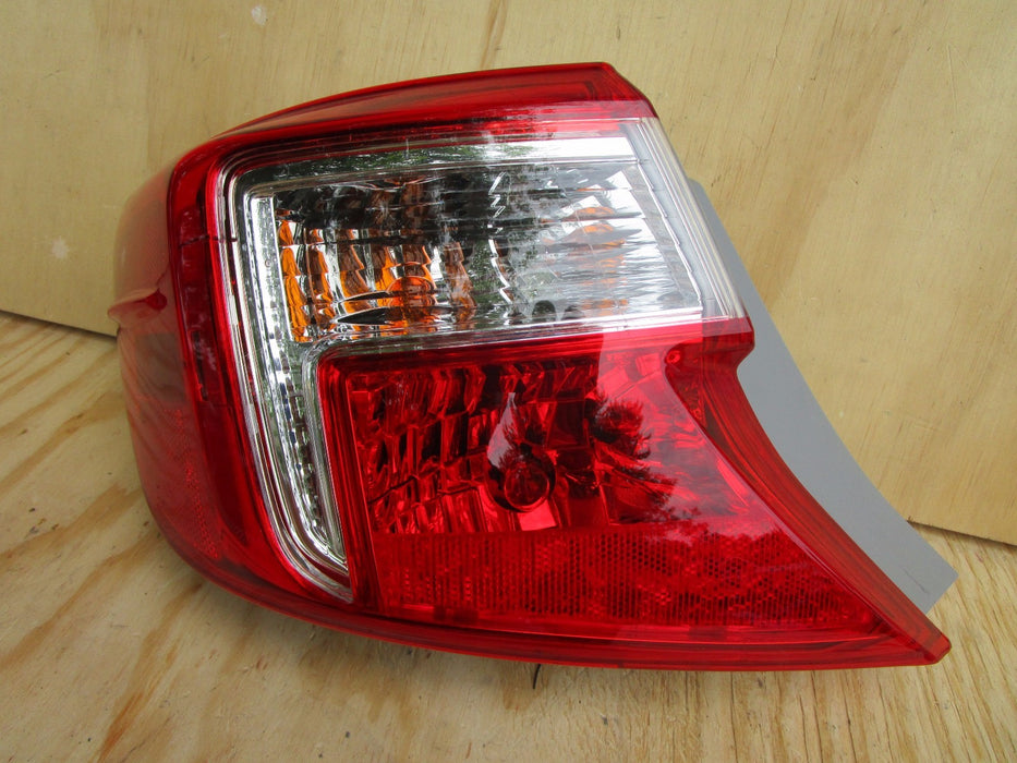 2012-2014 TOYOTA CAMRY REAR LEFT DRIVER SIDE TAIL LIGHT OUTER OEM
