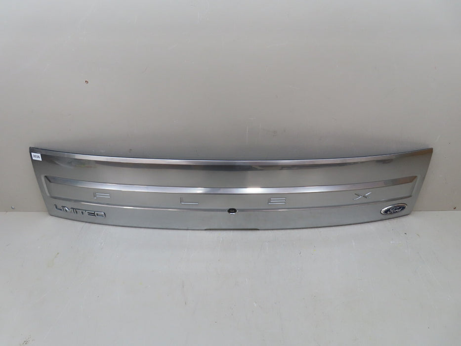 2013-2019 FORD FLEX LIMITED TAILGATE MOLDING W/ CAMERA OEM DA83-74402A30-AGW