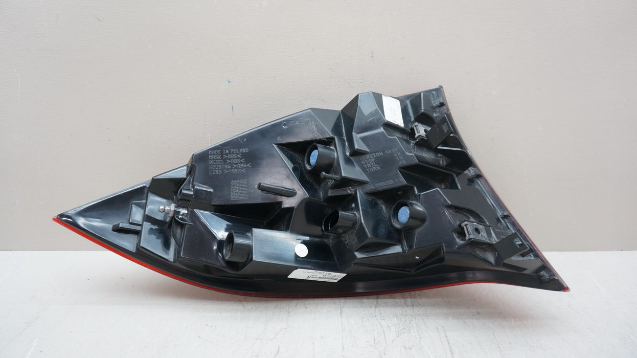 2011-2014 PORSCHE CAYENNE RH RIGHT REAR TAIL LIGHT OUTER 7P5.945.096 AA OEM
