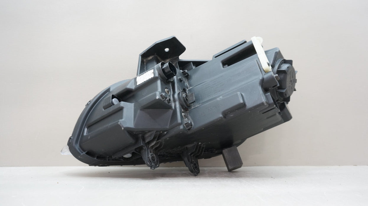 2022-2023 HYUNDAI KONA FRONT RIGHT SIDE HALOGEN HEADLIGHT OEM 92102J9520