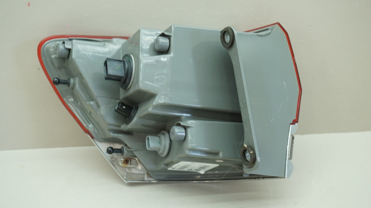 2014-2018 JEEP GRAND CHEROKEE REAR RIGHT SIDE OUTER TAIL LIGHT OEM 68110016AD