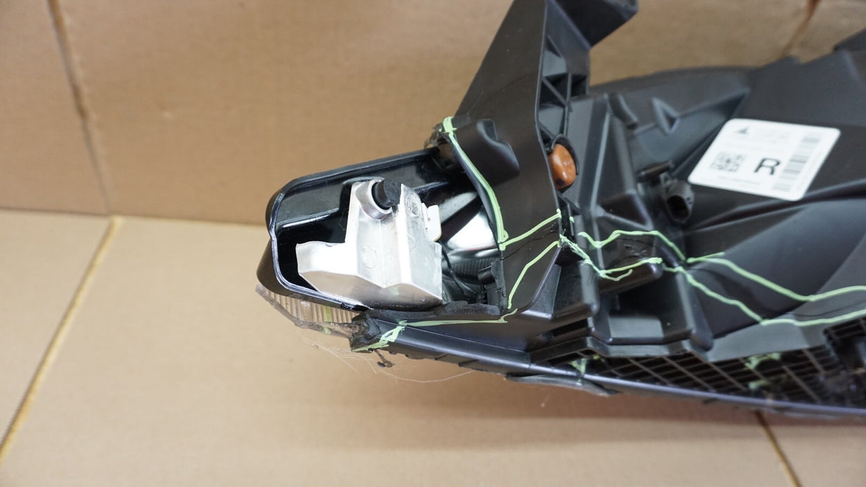2017-2018 CHRYSLER PACIFICA FRONT RIGHT PASSENGER HEADLIGHT HELOGEN W/ LED OEM