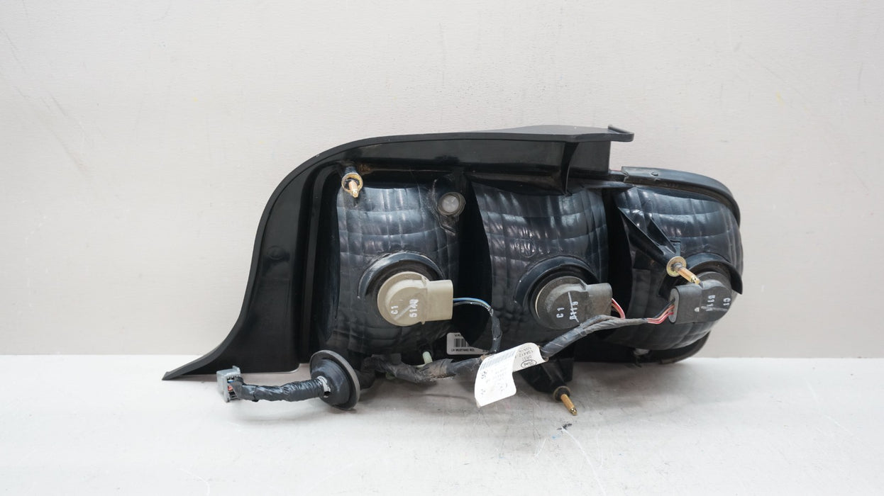 2005-2009 FORD MUSTANG REAR LEFT DRIVER SIDE TAIL LIGHT OEM 5R3T13A412