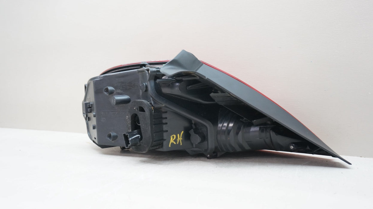 2012-2016 VOLKSWAGEN BETTLE REAR RIGHT PASSENGER SIDE TAIL LIGHT OEM