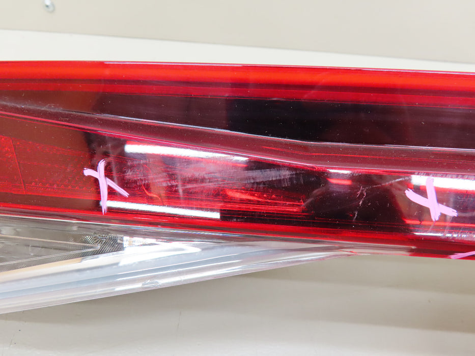 2021 2022 HYUNDAI ELANTRA REAR CENTER TAIL LIGHT LIFT GATE OEM LED 92409-AB000