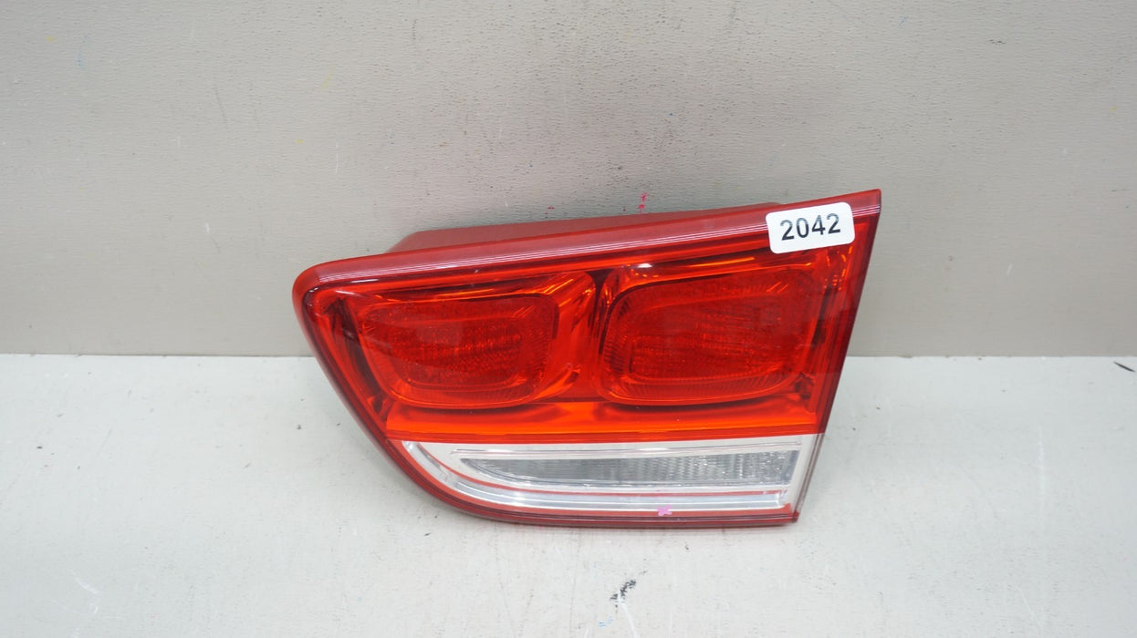 2016-2018 KIA SORENTO REAR RIGHT PASSENGER SIDE INNER TAIL LIGHT OEM