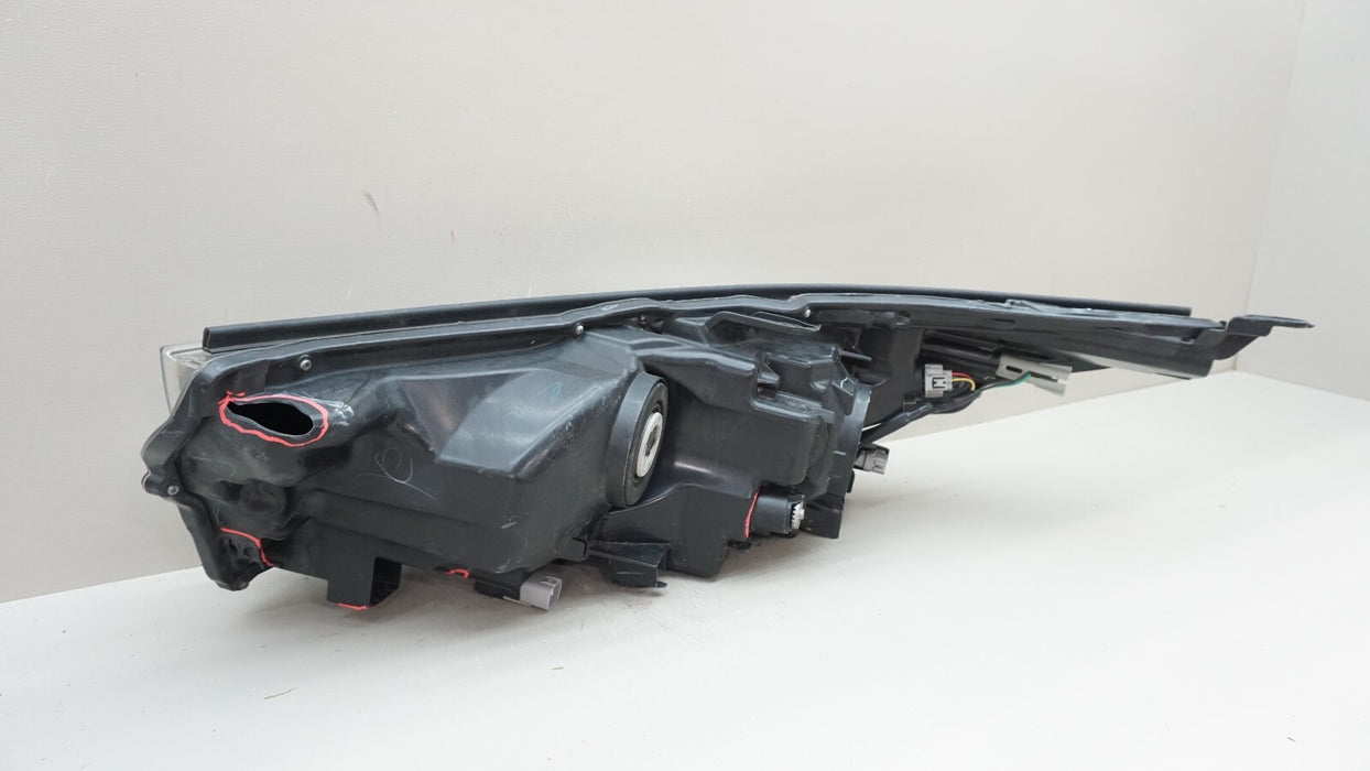 2017-2019 TOYOTA HIGHLANDER FRONT RH RIGHT PASSENGER SIDE HALOGEN HEADLIGHT OEM
