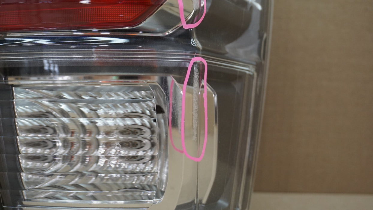2015-2019 TOYOTA TACOMA REAR RIGHT PASSENGER SIDE TAIL LIGHT OEM 15 16 17 18 19