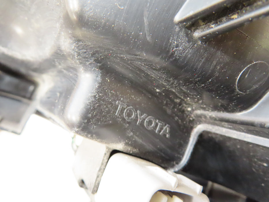 2017 2018 2019 TOYOTA HIGHLANDER FRONT RIGHT PASSENGER HEADLIGHT HALOGEN OEM