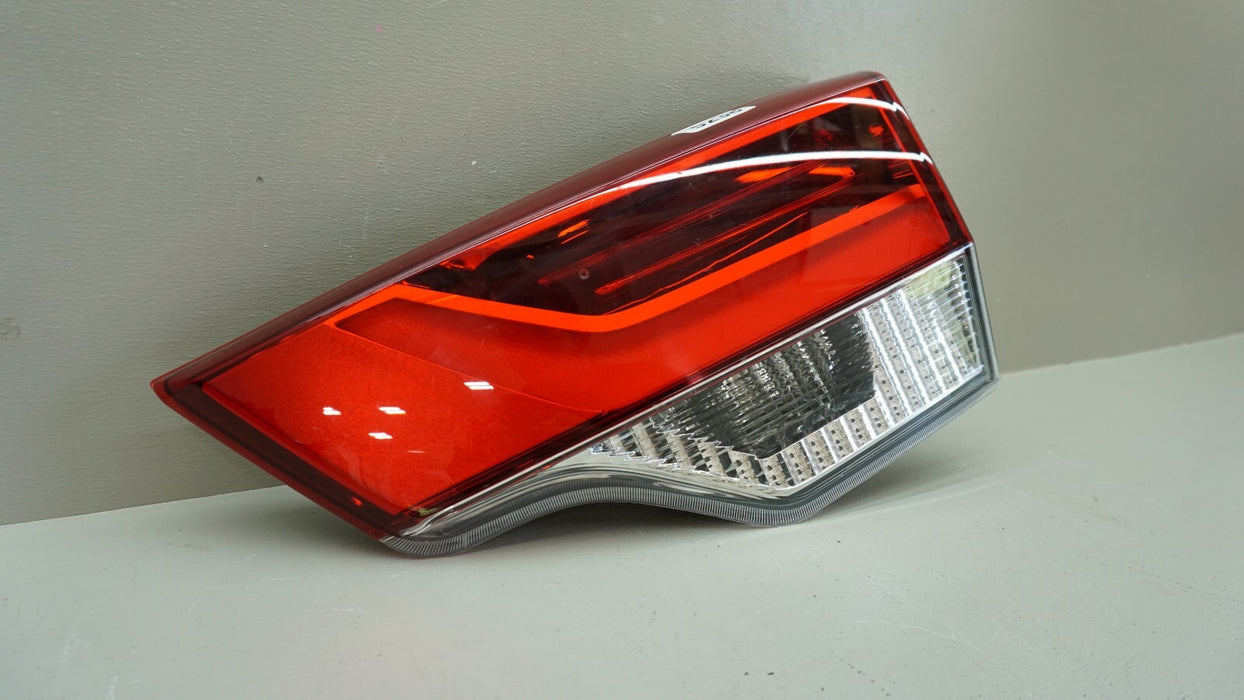 2017-2019 TOYOTA HIGHLANDER REAR RIGHT PASSENGER SIDE INNER TAIL LIGHT LAMP OEM