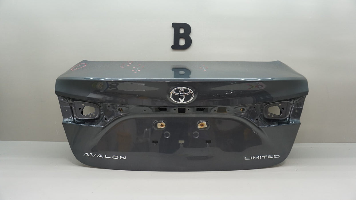 2013-2018 TOYOTA AVALON LIMITED REAR TRUNK LID W/ NAMEPLATE EMBLEM BADGE OEM