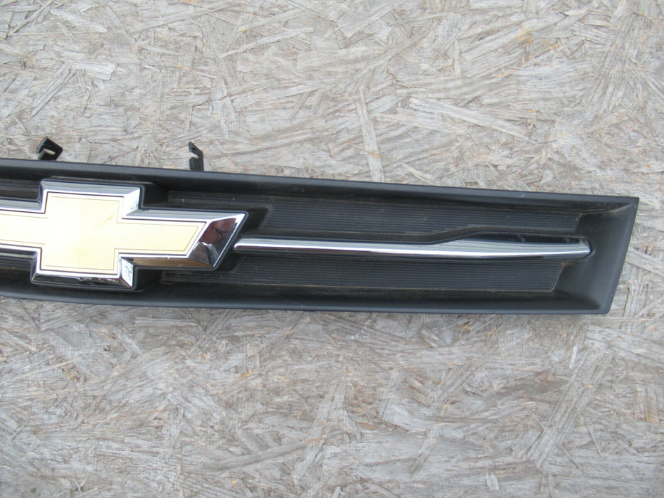 2017-2020 CHEVY CHEVROLET TRAX FRONT BUMPER UPPER GRILLE MOLDING 42504846 OEM