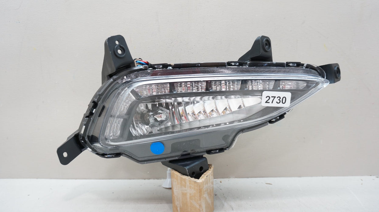 2016-2018 HYUNDAI TUCSON FRONT RIGHT PASSENGER SIDE FOG DLR LIGHT OEM
