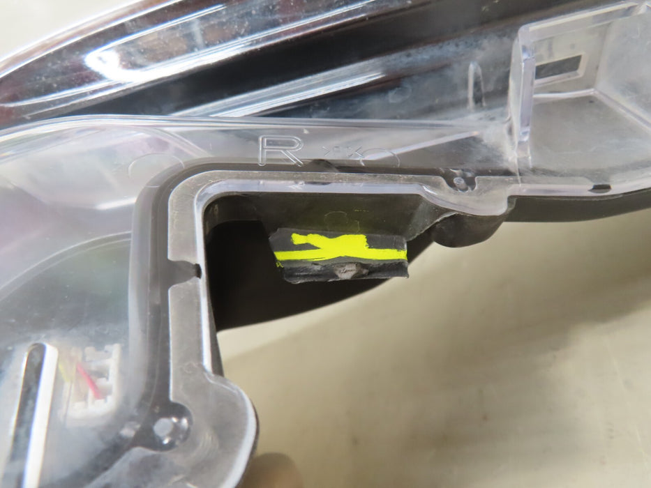 2018-2019 TOYOTA C-HR FRONT RIGHT SIDE HEADLIGHT LAMP HALOGEN OEM 81110-F4041