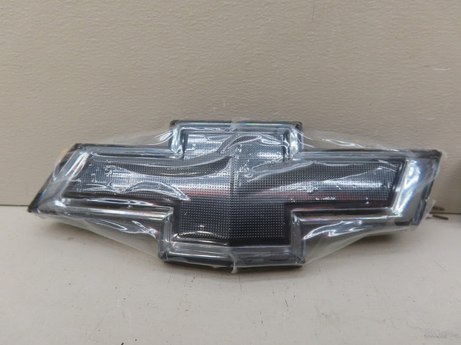 2022-2025 CHEVROLET EQUINOX LS FRONT ILLUMINATED BOWTIE EMBLEM OEM