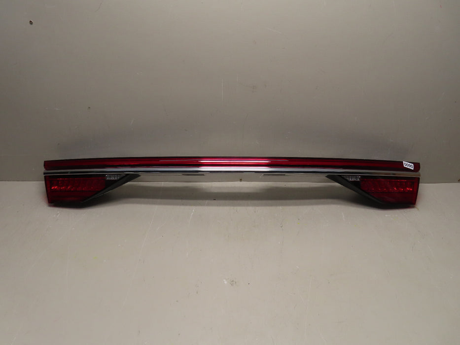 2019 - 2023 AUDI A8 L REAR TRUNK LID CENTER TAILLIGHT LIGHT LAMP OEM 4N0945095H