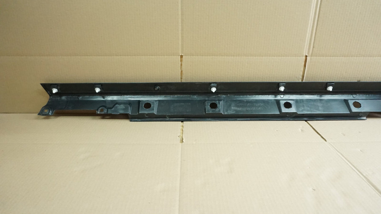 2020-2021 TOYOTA HIGHLANDER RIGHT PASSENGER SIDE ROCKER SKIRT MOLDING PANEL OEM