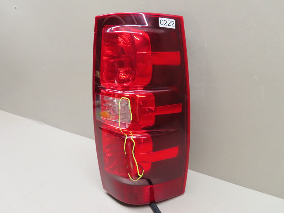 2007-2014 CHEVROLET TAHOE REAR RIGHT PASSENGER SIDE LIGHT TAILLIGHT LAMP OEM