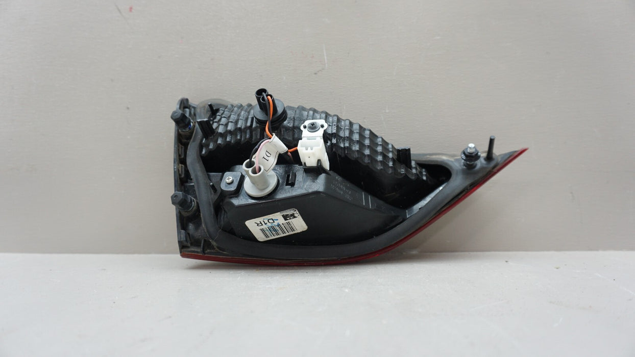 2014-2016 HYUNDAI ELANTRA REAR RIGHT SIDE INNER TAIL LIGHT LAMP OEM 92404-3X2