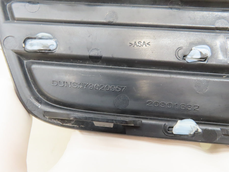 2013-2017 CADILLAC XTS FRONT LEFT DRIVER SIDE FOG LIGHT BEZEL COVER OEM
