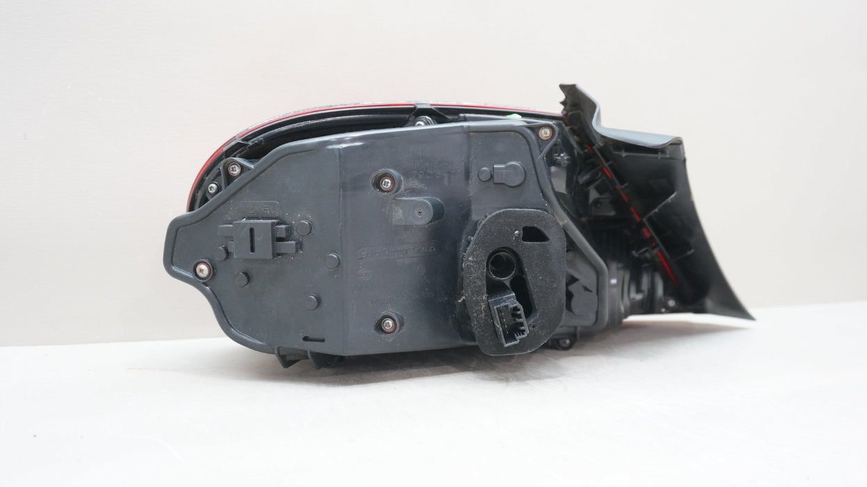 2012-2016 VOLKSWAGEN BETTLE REAR RIGHT PASSENGER SIDE TAIL LIGHT OEM