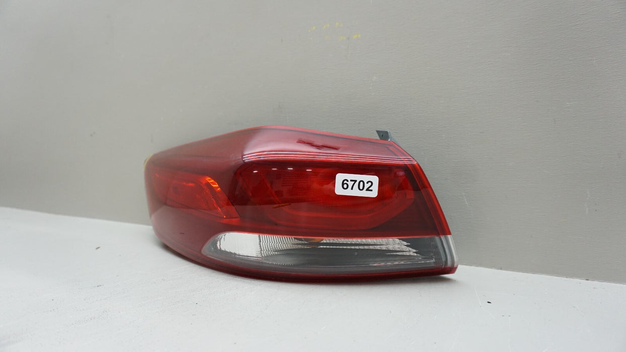 2017-2018 HYUNDAI ELANTRA REAR LEFT DRIVERS TAIL LIGHT 92401-F30 OEM 17 18