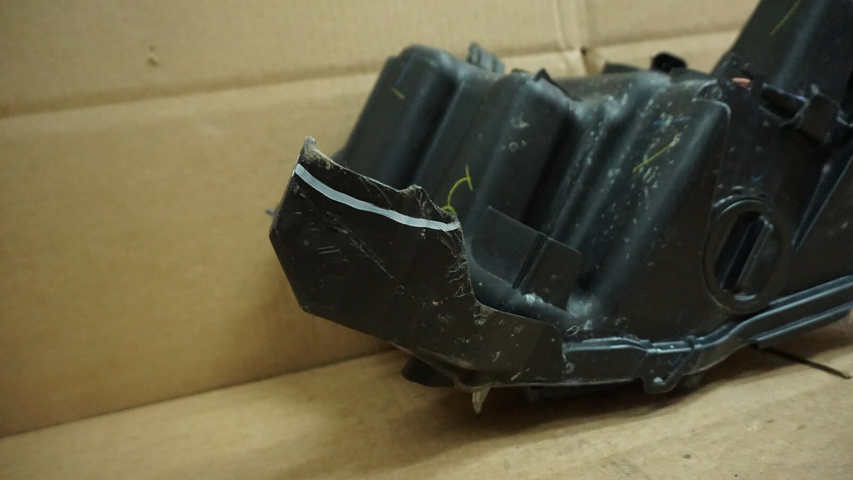 2016-2019 TOYOTA TACOMA FRONT RIGHT PASSENGER SIDE HEADLIGHT LAMP LIGHT OEM