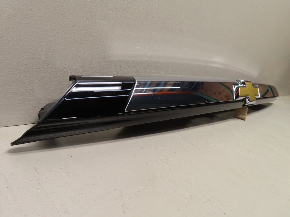 2018-2021 CHEVROLET TRAVERSE REAR TRUNK TAILGATE TRIM NO CAMERA MOLDING OEM