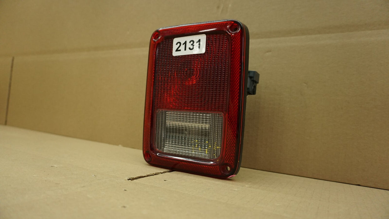 2007-2015 JEEP WRANGLER LEFT DRIVER SIDE TAIL LIGHT HALOGEN OEM 55077891AF