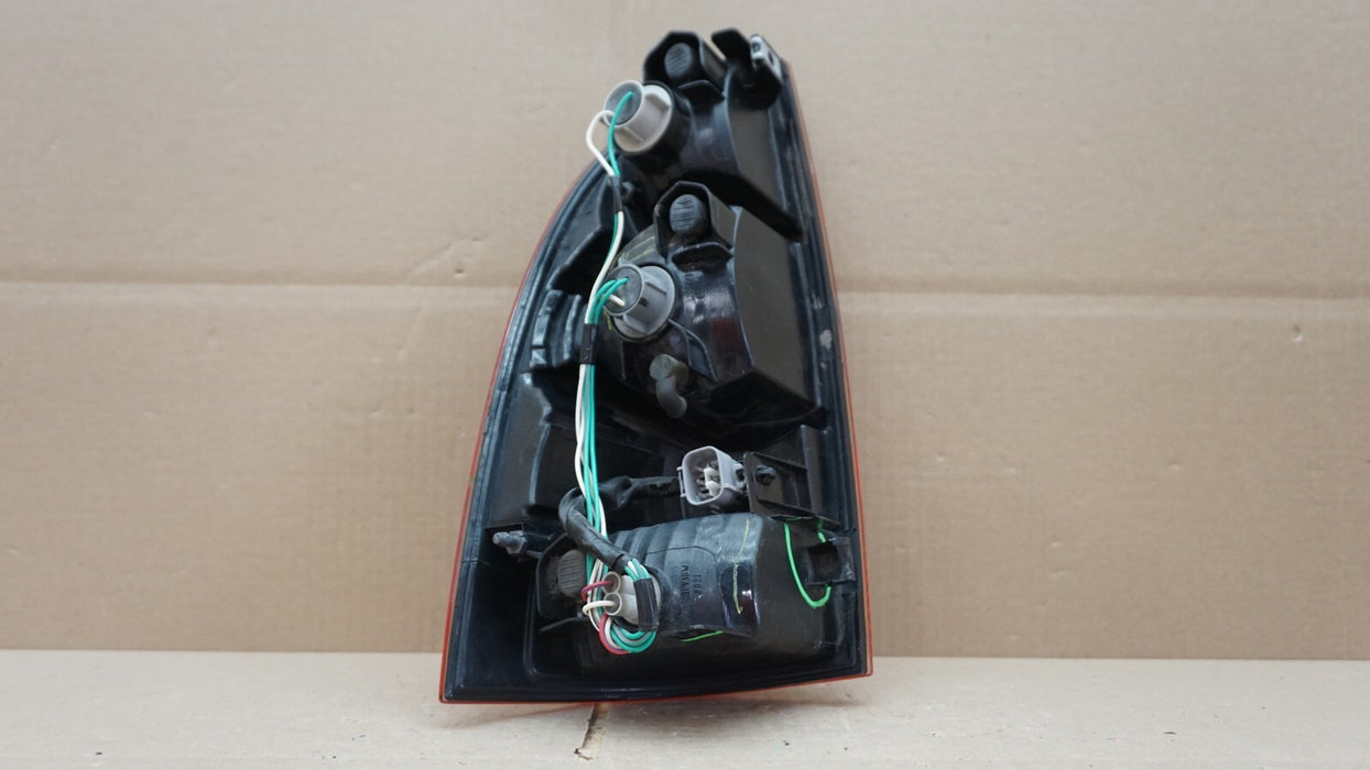 2005-2015 TOYOTA TACOMA REAR RIGHT PASSENGERS SIDE TAIL LIGHT OEM