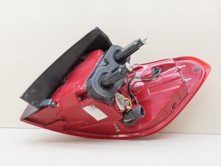 2016-2018 KIA SORENTO REAR LEFT DRIVER SIDE TAIL LIGHT OUTER OEM