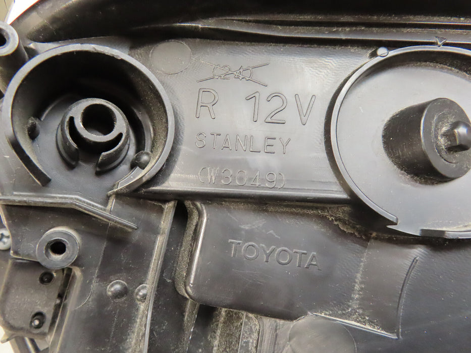 2016-2018 TOYOTA RAV-4 HEADLIGHT FRONT PASSENGER RIGHT SIDE HALOGEN LAMP OEM