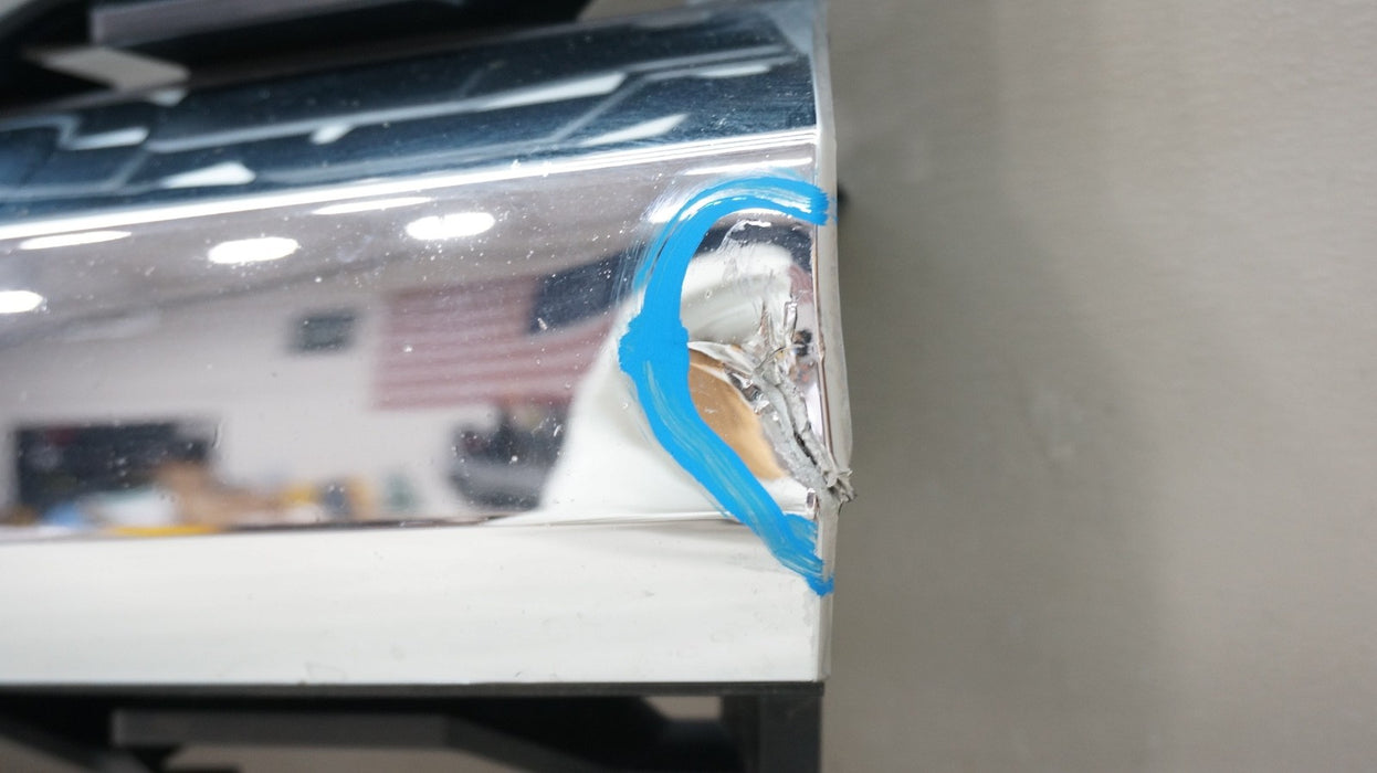 2016-2018 CHEVROLET SILVERADO 1500 FRONT BUMPER RADIATOR GRILLE OEM 2338604