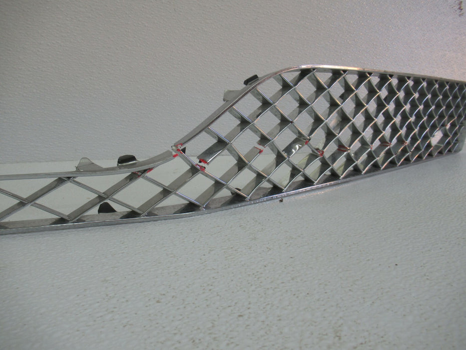 2017-2020 BENTLEY BENTAYGA FRONT LOWER RIGHT SIDE GRILL GRILLE TRIM GUIDE OEM