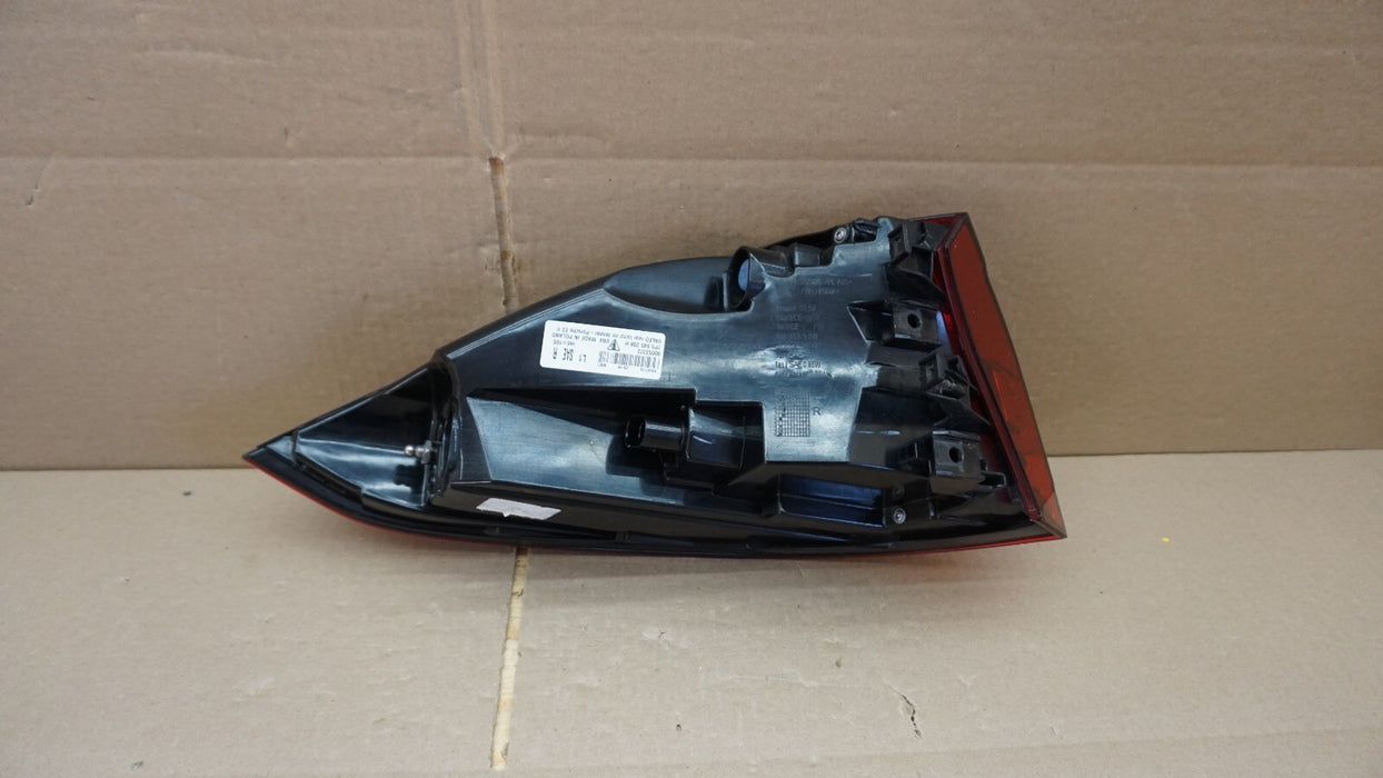 2015-2017 PORSCHE CAYENNE REAR RIGHT PASSENGER SIDE TAIL LIGHT LED LAMP OEM