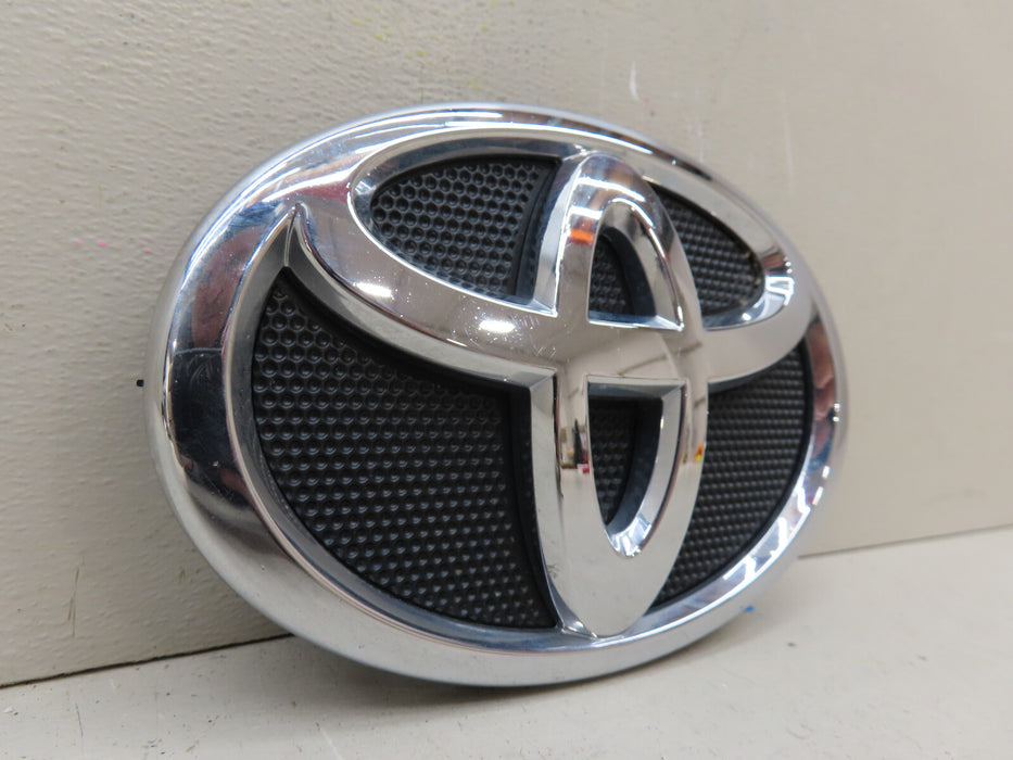2007-2009 TOYOTA CAMRY FRONT GRILL GRILLE EMBLEM OEM 75311-06060