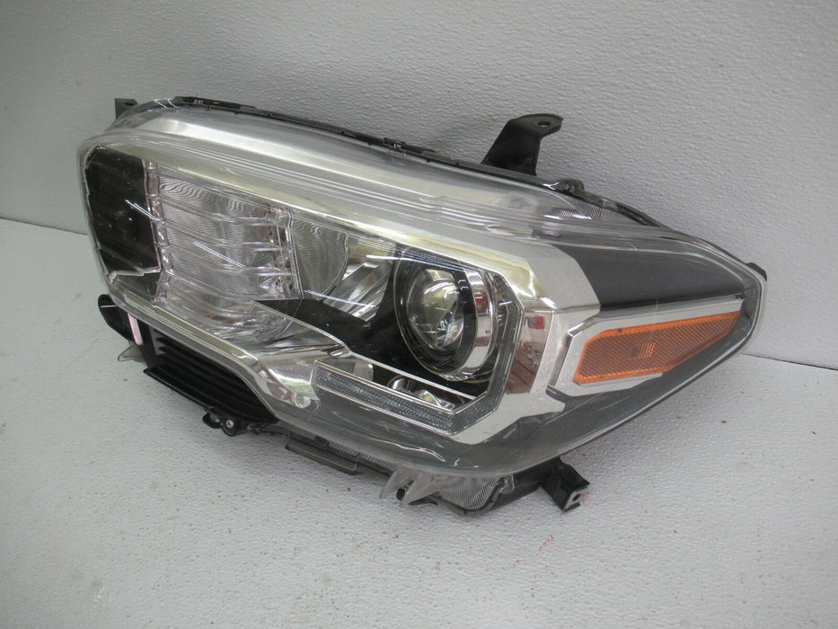 2016-2020 TOYOTA TACOMA FRONT LEFT DRIVER SIDE HEADLIGHT HEADLAMP HALOGEN OEM